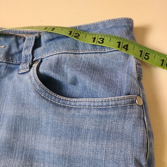 Vince Camuto  Jeans Light Wash Slim Fit Raw Hem Soft Denim Whisker Fade 6 - Picture 8 of 10